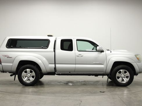 Used 2010 Toyota Tacoma PreRunner image 9