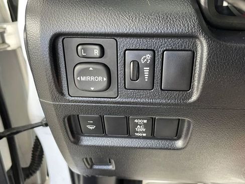 Used 2017 Toyota 4Runner SR5 AWD/4WD image 17