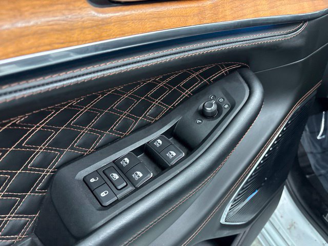 Used 2025 Jeep Grand Cherokee L Summit AWD/4WD image 20