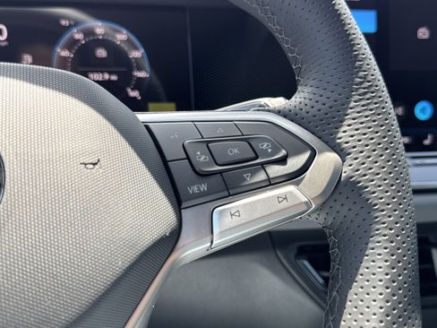 New 2026 Volkswagen Tiguan SE R-Line FWD image 31