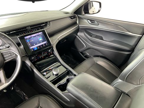 Used 2022 Jeep Grand Cherokee Limited image 23