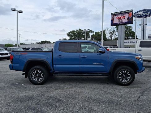 Used 2019 Toyota Tacoma TRD Off-Road AWD/4WD image 7