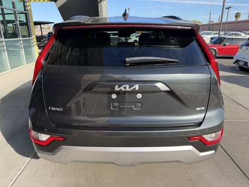 Used 2024 Kia Niro EX image 13