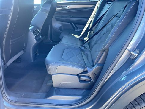 Used 2025 Volkswagen Atlas Cross Sport SE image 28