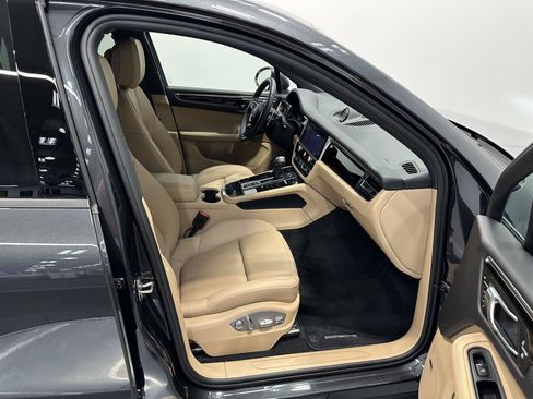 Certified 2026 Porsche Macan AWD/4WD image 43