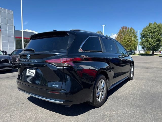 Used 2025 Toyota Sienna Limited FWD image 5