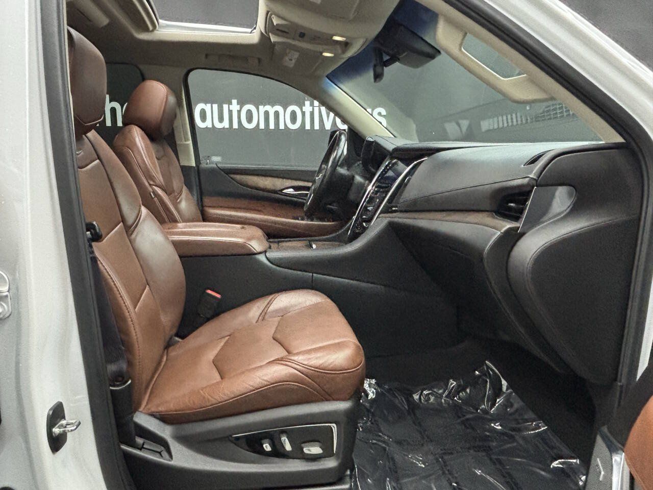 Used 2016 Cadillac Escalade Premium AWD/4WD image 35