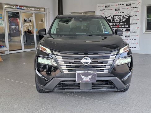 Used 2024 Nissan Rogue S FWD image 2