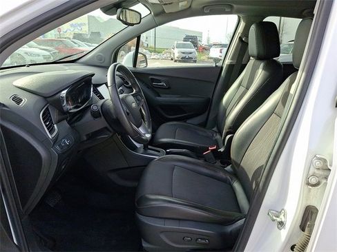 Used 2017 Chevrolet Trax LT w/ LT Convenience Package image 13