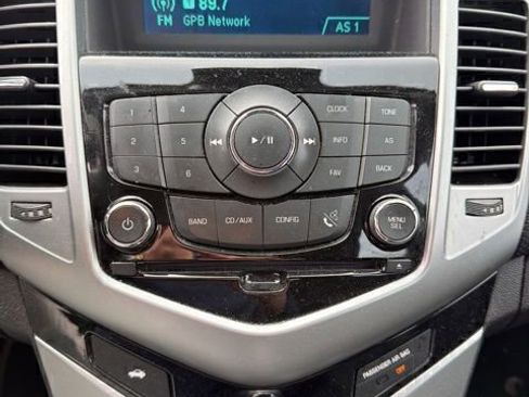 Used 2015 Chevrolet Cruze LT image 9