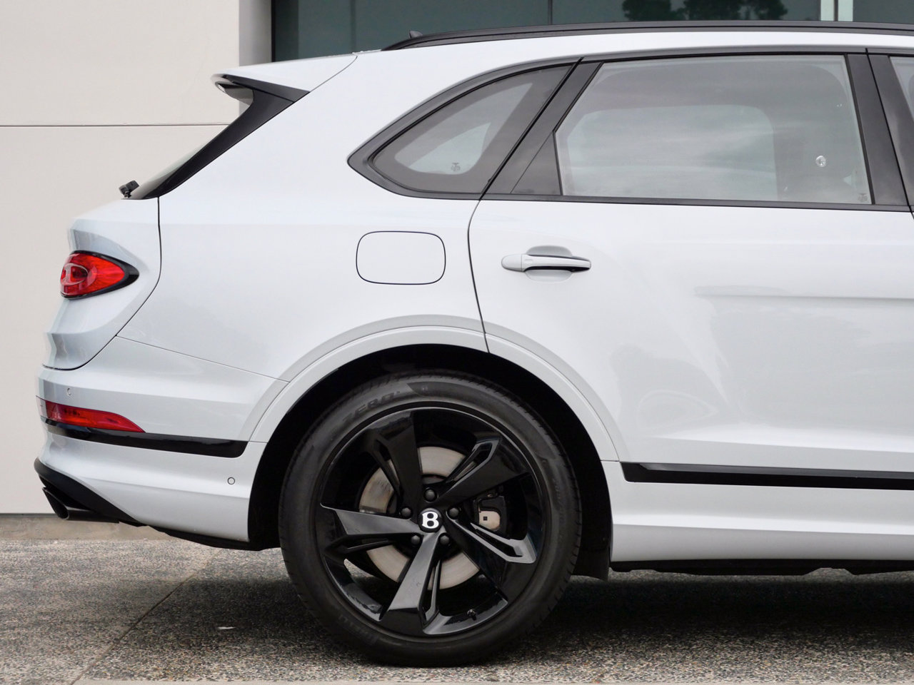 Used 2023 Bentley Bentayga AWD/4WD image 8