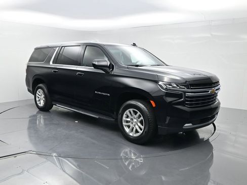 Used 2024 Chevrolet Suburban LT AWD/4WD image 2