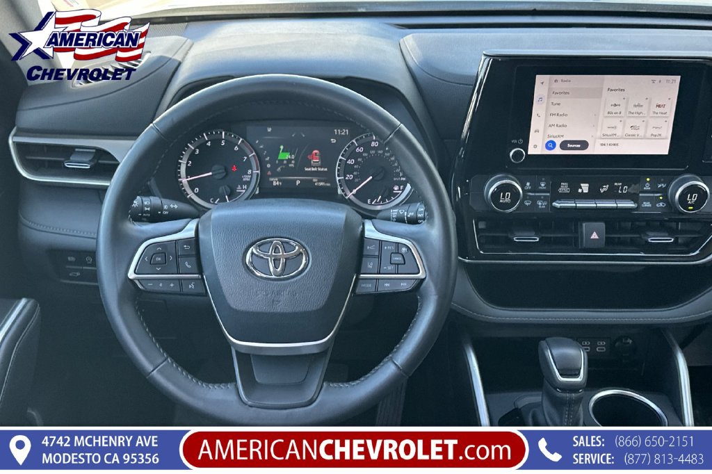 Used 2023 Toyota Highlander LE AWD/4WD image 18
