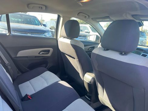 Used 2013 Chevrolet Cruze LS image 15