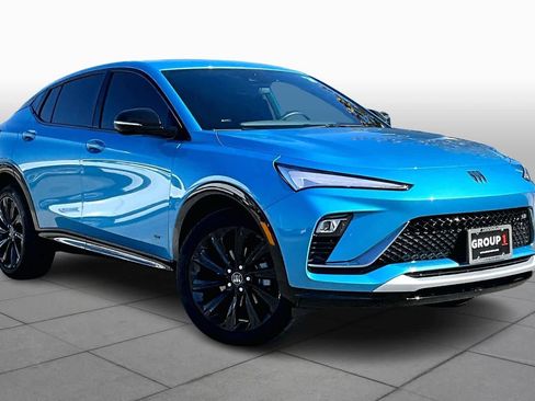 Used 2025 Buick Envista Sport Touring w/ Experience Buick Package image 2