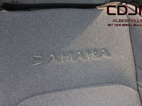 Used 2024 Jeep Wrangler Unlimited Sahara w/ Technology Group AWD/4WD image 18