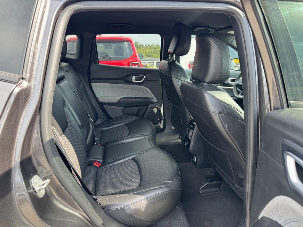 Used 2024 Jeep Compass Latitude AWD/4WD image 10