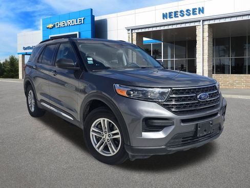 Used 2022 Ford Explorer XLT image 1