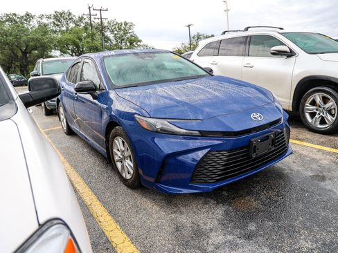 Used 2025 Toyota Camry LE FWD image 6