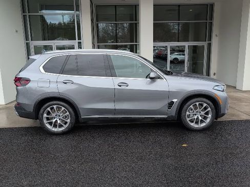 New 2026 BMW X5 xDrive50e w/ Premium Package image 2