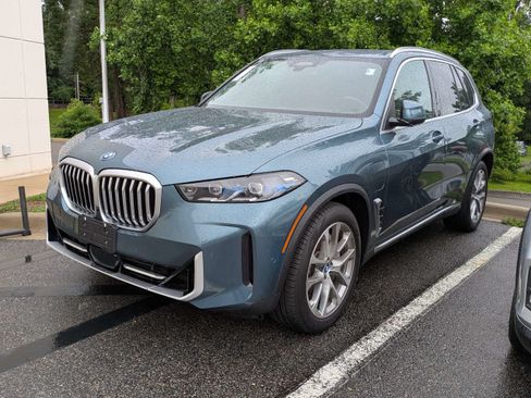 Used 2024 BMW X5 xDrive50e w/ Premium Package AWD/4WD image 3