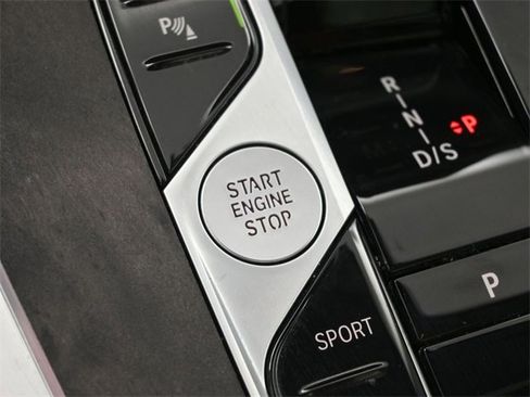 Used 2023 BMW X7 xDrive40i w/ Premium Package image 7