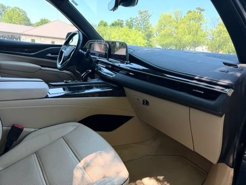 Used 2023 Cadillac Escalade ESV Premium Luxury AWD/4WD image 39