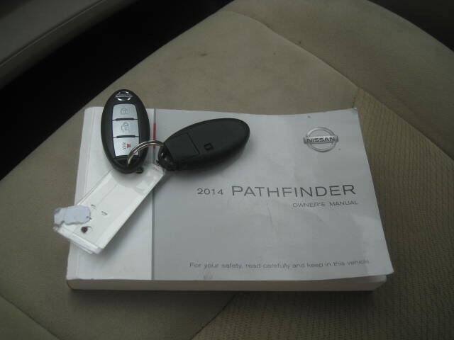 Used 2014 Nissan Pathfinder S AWD/4WD image 27