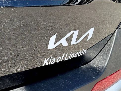 New 2026 Kia Carnival FWD image 9
