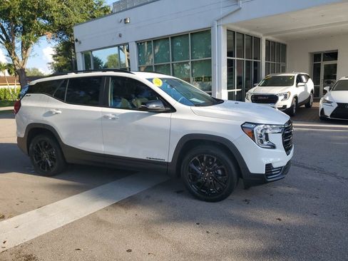Certified 2023 GMC Terrain SLE w/ Driver Convenience Package FWD image 6
