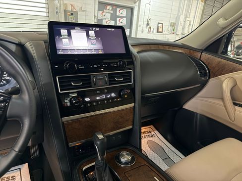 Used 2024 Nissan Armada SL w/ Captain's Chairs Package image 22