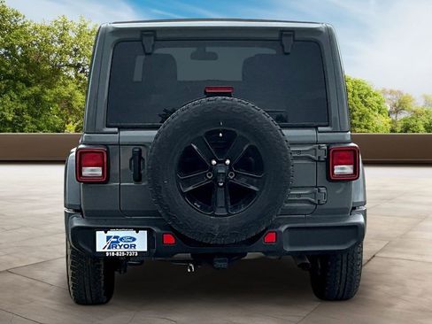 Used 2021 Jeep Wrangler Unlimited Sahara AWD/4WD image 2