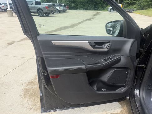 Used 2022 Ford Escape SE w/ Cold Weather Package FWD image 8