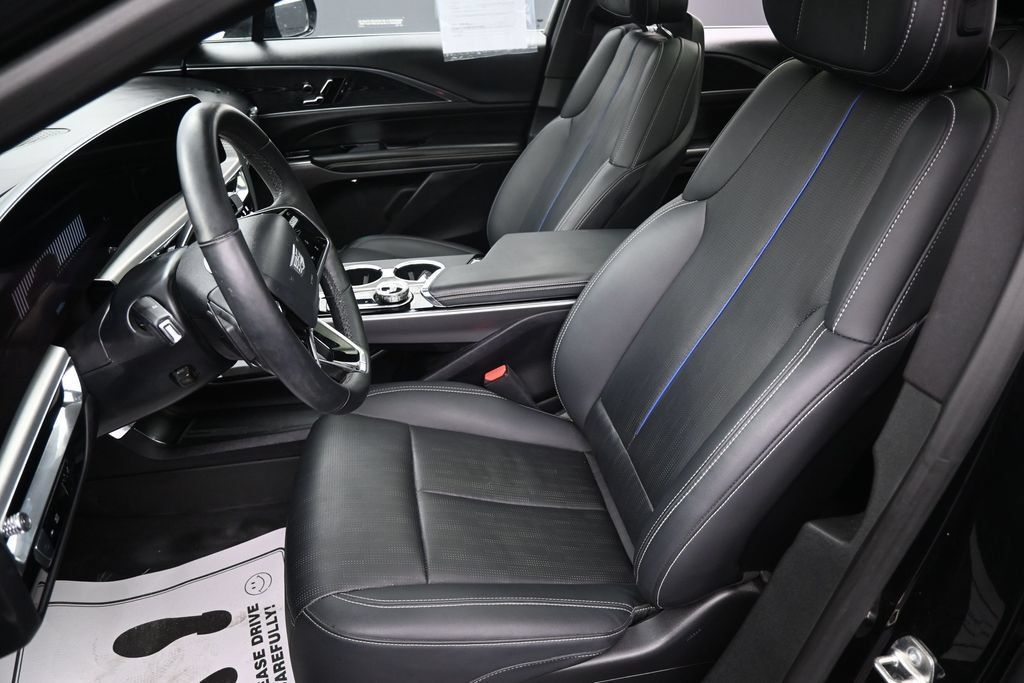 Used 2024 Cadillac Lyriq Luxury RWD image 30