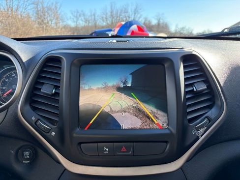 Used 2015 Jeep Cherokee Latitude w/ Comfort/Convenience Group image 35