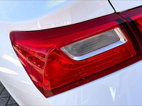 Used 2024 Chevrolet Malibu LT image 22