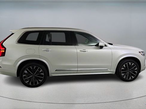 New 2026 Volvo XC90 T8 Plus w/ Protection Package Premier AWD/4WD image 8