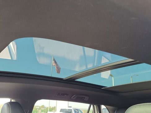 Used 2020 Volkswagen Atlas Cross Sport SE w/ Panoramic Sunroof Package image 18