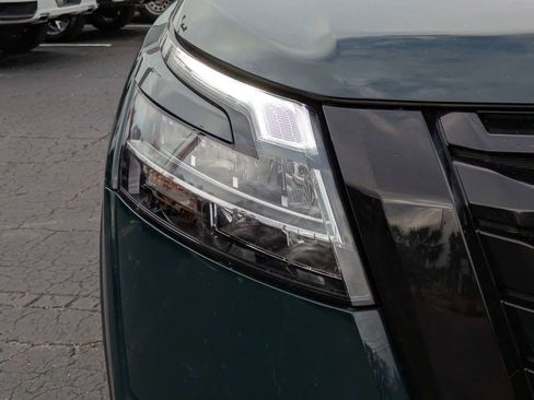 Used 2024 Nissan Pathfinder Platinum w/ Black Appearance Package image 10