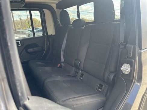 Used 2023 Jeep Gladiator Sport image 33