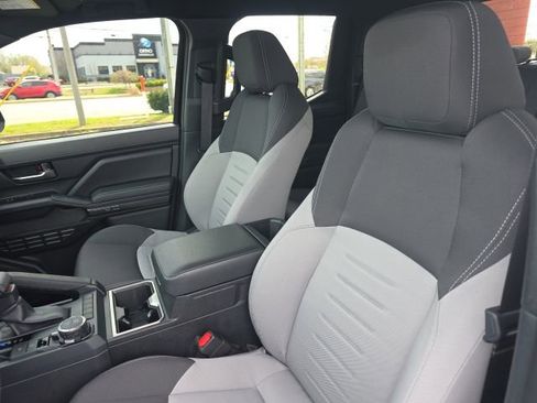 Used 2025 Toyota Tacoma TRD Sport image 11