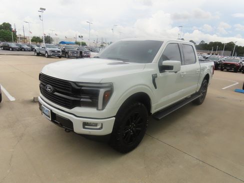 Used 2025 Ford F150 Platinum w/ FX4 Off-Road Package AWD/4WD image 2