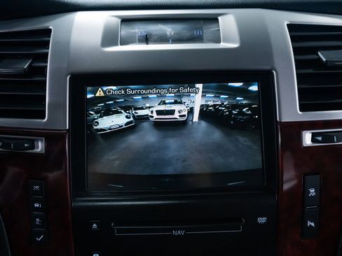 Used 2010 Cadillac Escalade 4WD Hybrid image 12