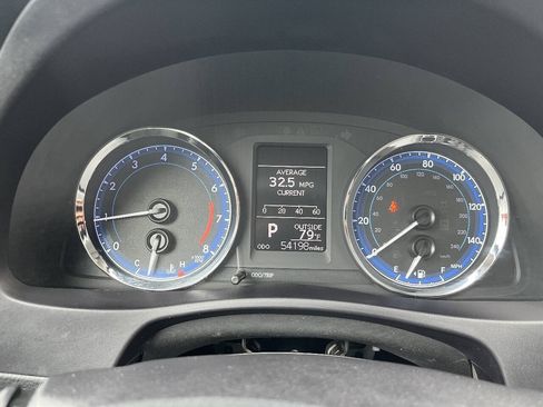 Used 2018 Toyota Corolla LE FWD image 19