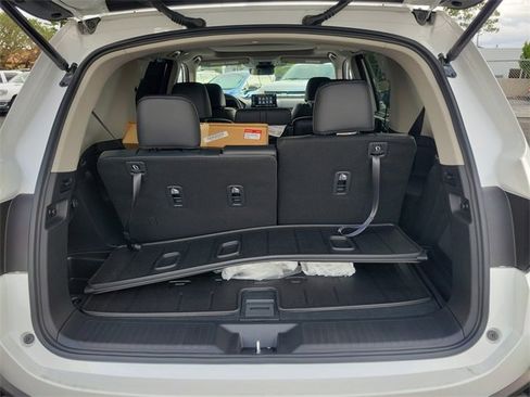 New 2025 Honda Pilot Touring image 8