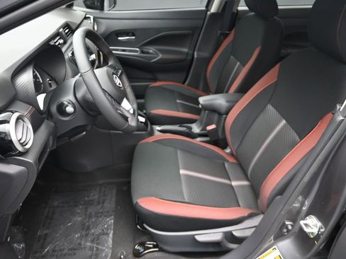 New 2025 Nissan Versa SR w/ Trunk Package image 14