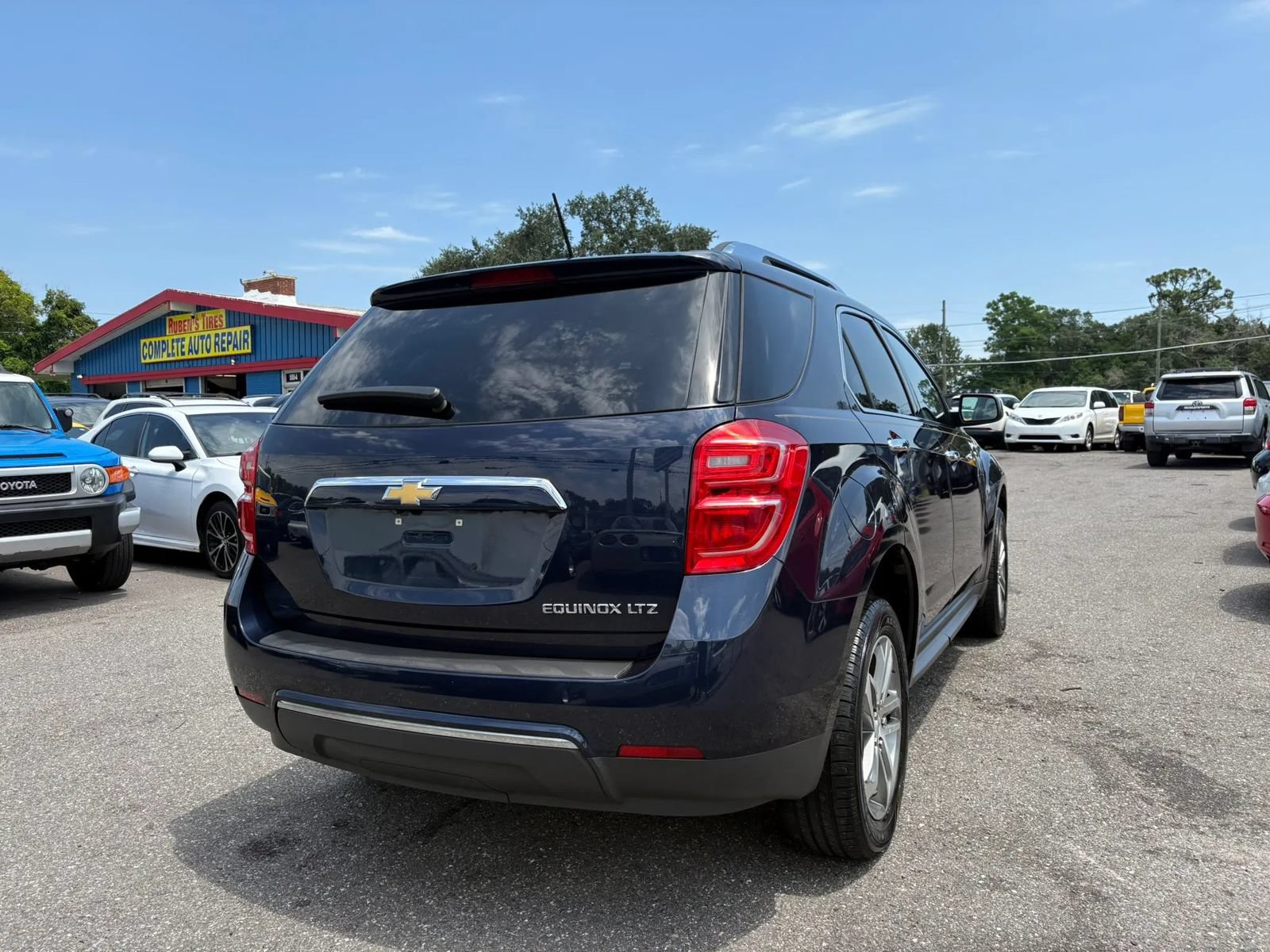 Used 2016 Chevrolet Equinox LTZ w/ Enhanced Convenience Package FWD image 5