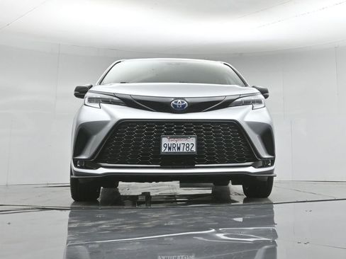 Used 2025 Toyota Sienna XSE w/ XSE Premium Package FWD image 50