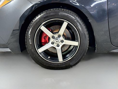 Used 2021 Toyota Corolla LE FWD image 38