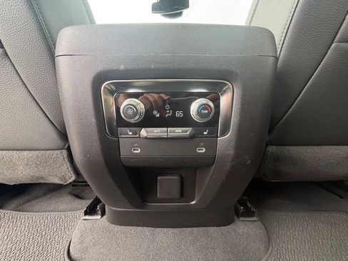 Used 2023 GMC Yukon XL Denali AWD/4WD image 8